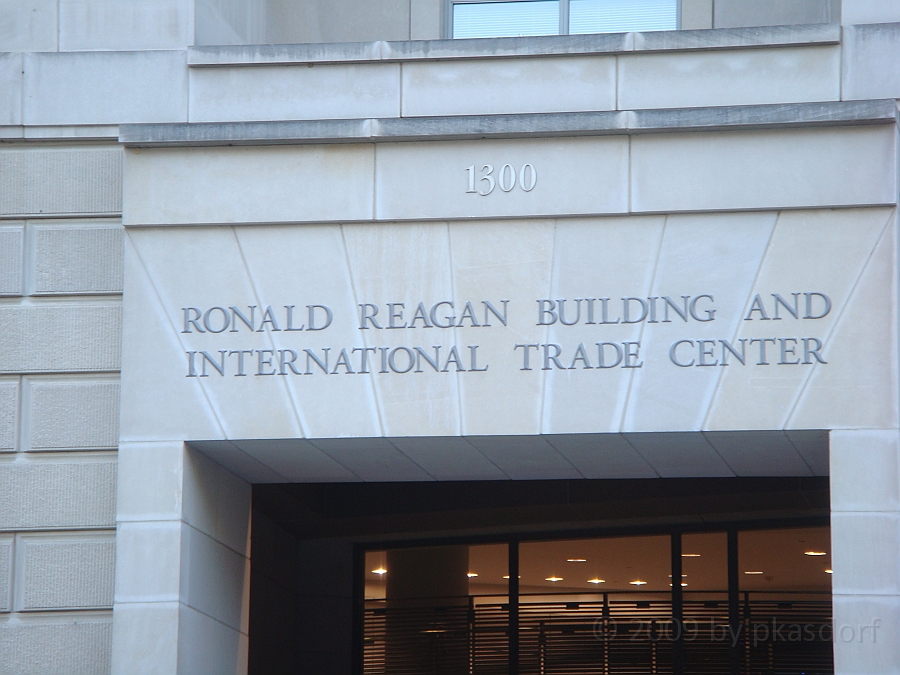 Washington DC [2009 July 03] 163.JPG - Scenes from The Ronald Reagan Building & International Trade Center and Woodrow Wilson Plaza